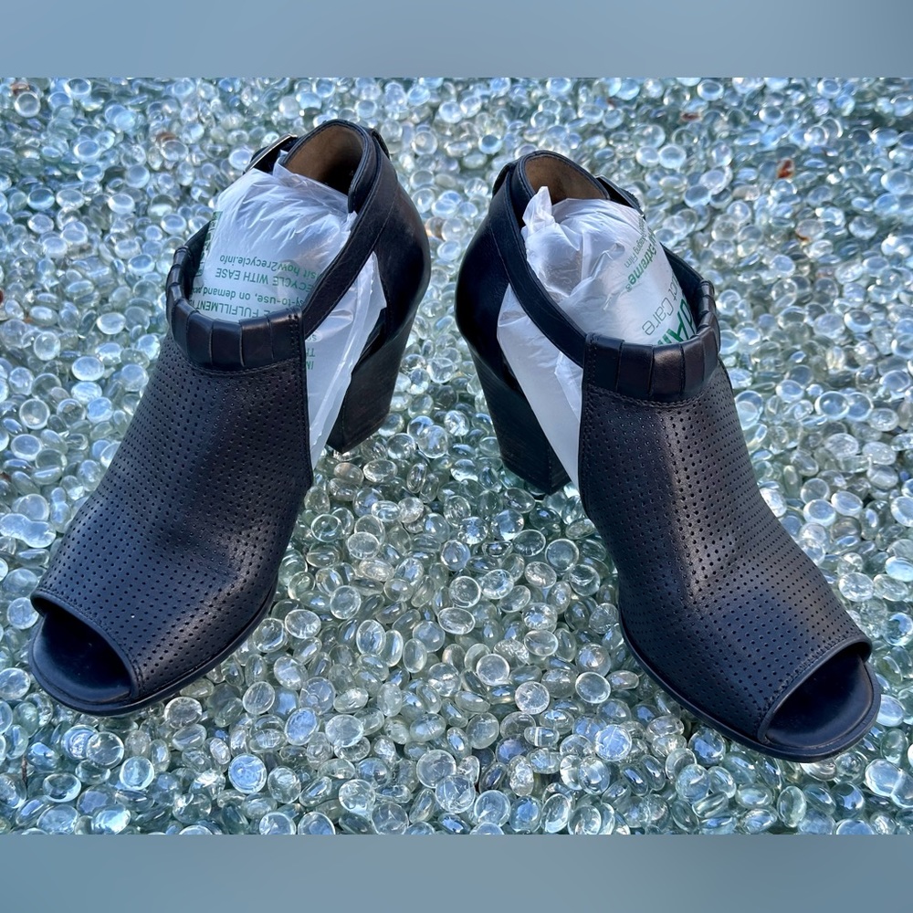 Paul Green Colleen Ankle Booties US Size 7 Black 3” Heel Known for comfort!